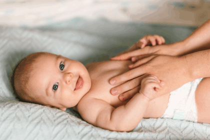 O Bebê de 2 Meses: Explorando o Mundo com Sorrisos e Curiosidade