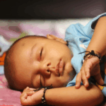 Como ajudar seu bebê a dormir a noite toda: 7 estratégias eficazes