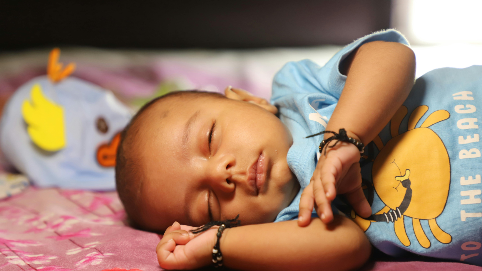 Como ajudar seu bebê a dormir a noite toda: 7 estratégias eficazes