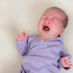 Como aliviar as cólicas do bebê de forma natural