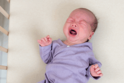 Como aliviar as cólicas do bebê de forma natural