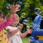 Brincadeiras sem telas para crianças fazerem nas férias