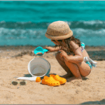 O que levar para a praia com criança e todos os cuidados necessários