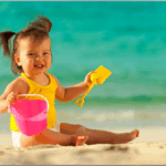 O que levar na mala de férias do bebê