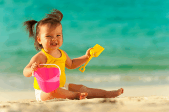 O que levar na mala de férias do bebê